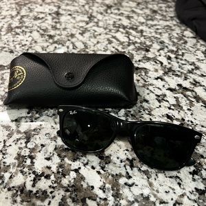 Black Rayban Wayfarers